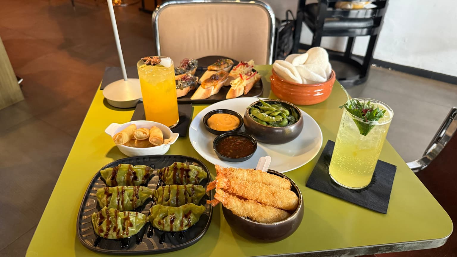 aperitivo fusion al Rebel Milano