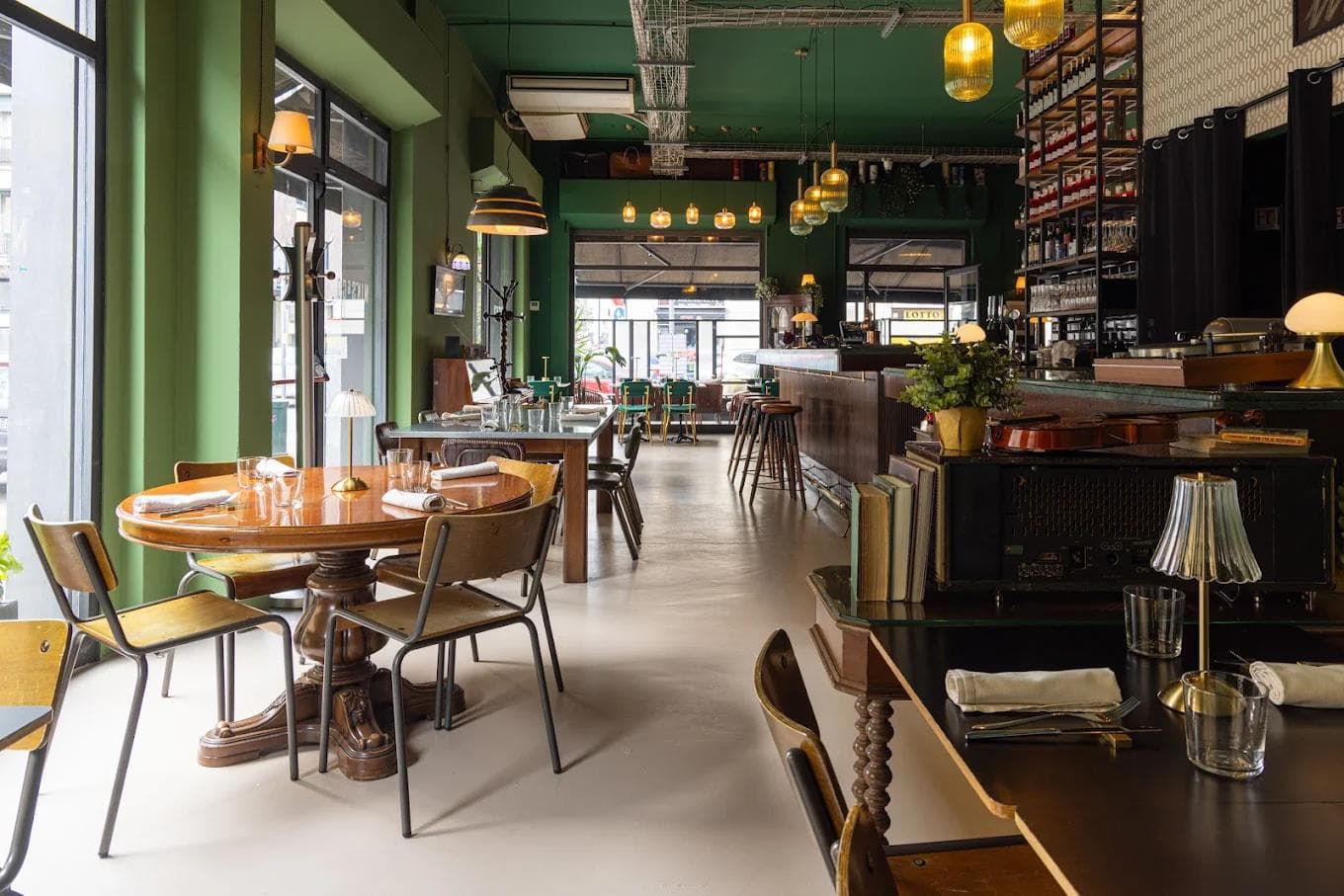 Atmosfera lounge Nik's&Co cocktail bar Via Schiaparelli zona Centrale Milano